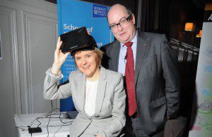 Nicola Sturgeon MSP and Bill McBride CSIC view Philadelphia from 115m high courtesy of Heriot Watt's ICE project at The Construction Scotland Annual Conference