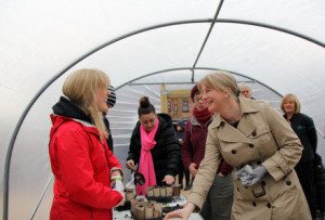 Shona Robison meets community group volunteers