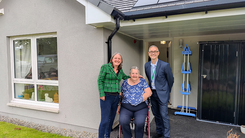 Maree Todd MSP visited the new homes in Lairg, including meeting with resident Eilidh Matheson and Andrew Martin of Albyn Housing Association