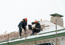 Roofers in winter. Image credit: Shutterstock