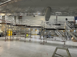 Aircraft underwing bespoke scaffold