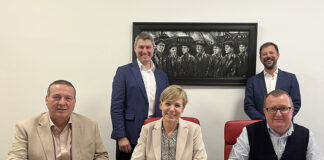 From left, sitting: George Bowie (Partner Arch Henderson), Marije Hulshof (CEO Royal HaskoningDHV), and Alan Kilbride (Principal Partner Arch Henderson). From left, standing: Jon Robinson (Global Director Water & Maritime, Royal HaskoningDHV) and Michiel de Jong (Business Unit Director Maritime & Renewables Europe, Royal HaskoningDHV).