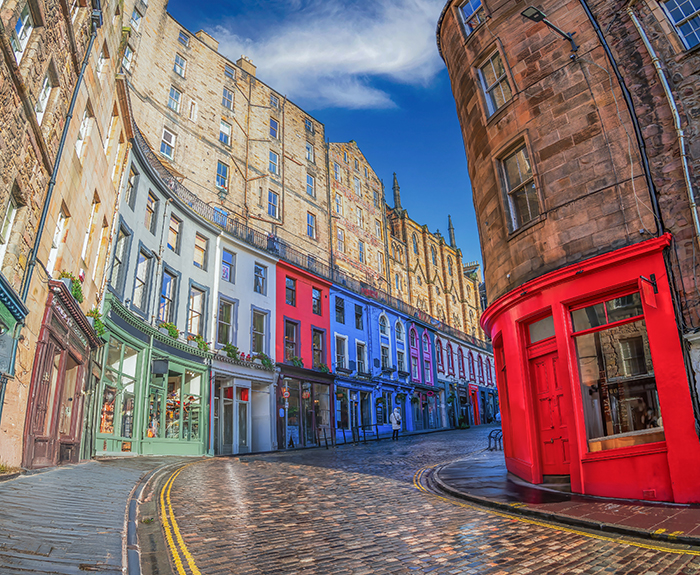 Victoria Street, Edinburgh. Image credit: Shutterstock