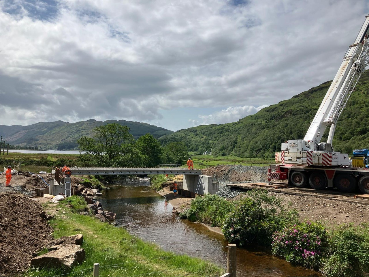 Crane by new bridge build
