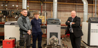 Graeme Day MSP with apprentice students at Glasgow Kelvin College