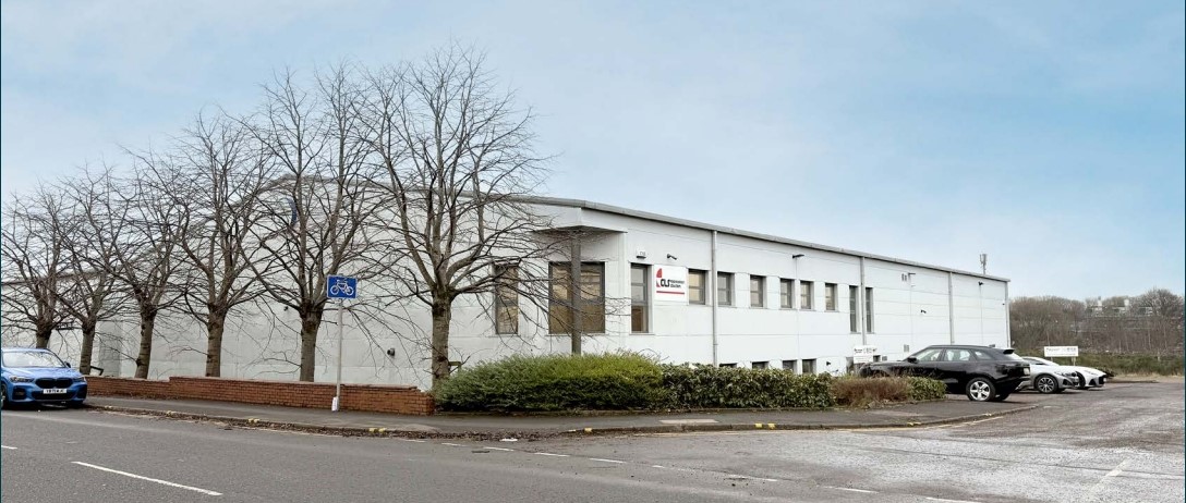 Single-storey warehouse in Paisley