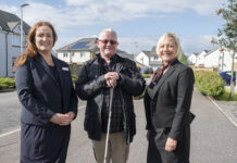 Local charity continues to benefit from success of Maidenhill development ERGC founder Russell Macmillan with representatives from Cala and Taylor Wimpey