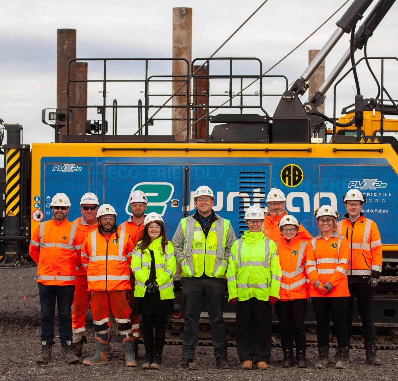 battery-powered pile driving rig