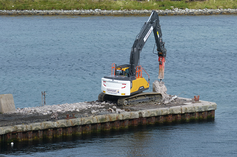 Construction machine carrying out work near water