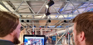 Workers using digital scaffolding app