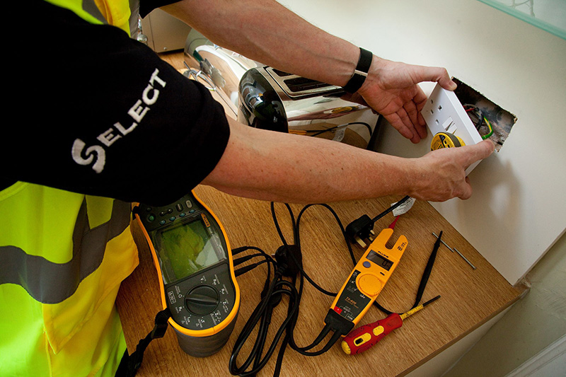 Electrician picture. Image credit: SELECT