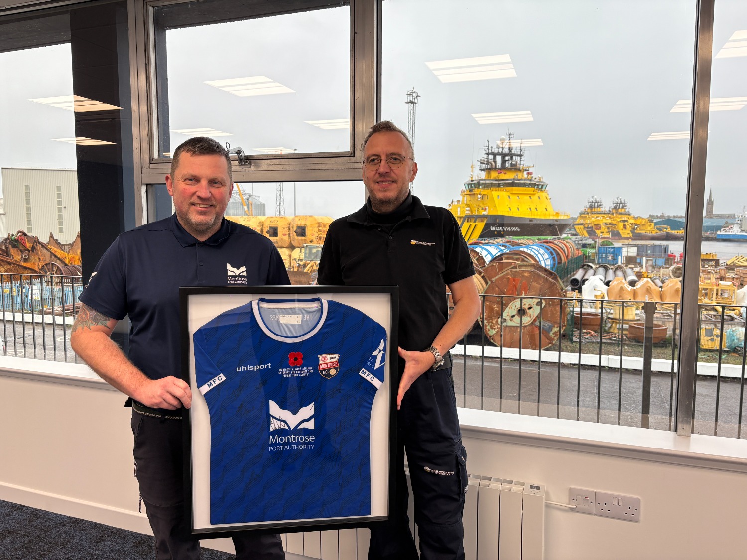 MPA Harbour Master, Ross Marshall, gifting Brage Viking Captain, Jan Pedersen, a Montrose FC t-shirt with proceeds going to PoppyScotland to mark the 1GWh milestone