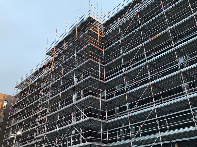 PLETTAC METRIX scaffolding system on hotel