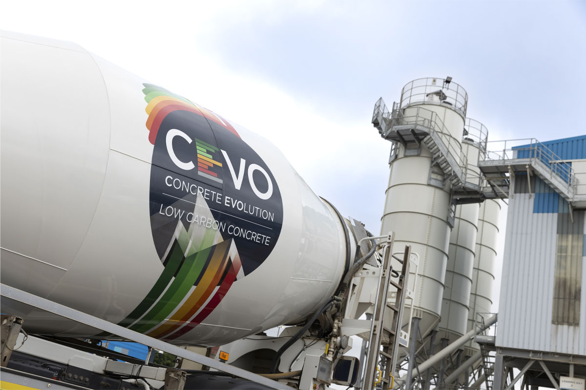 Electric mixer with CEVO LOGO