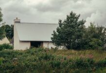 Iorram cottage in Highlands