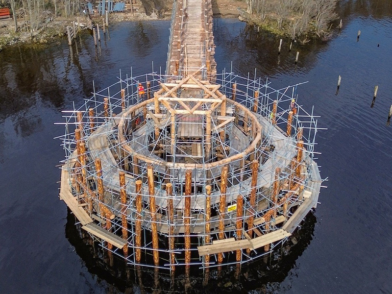 Hundreds of larch trees were felled by hand to meet the requirements of the crannog reconstruction. Image: Andrew Allan