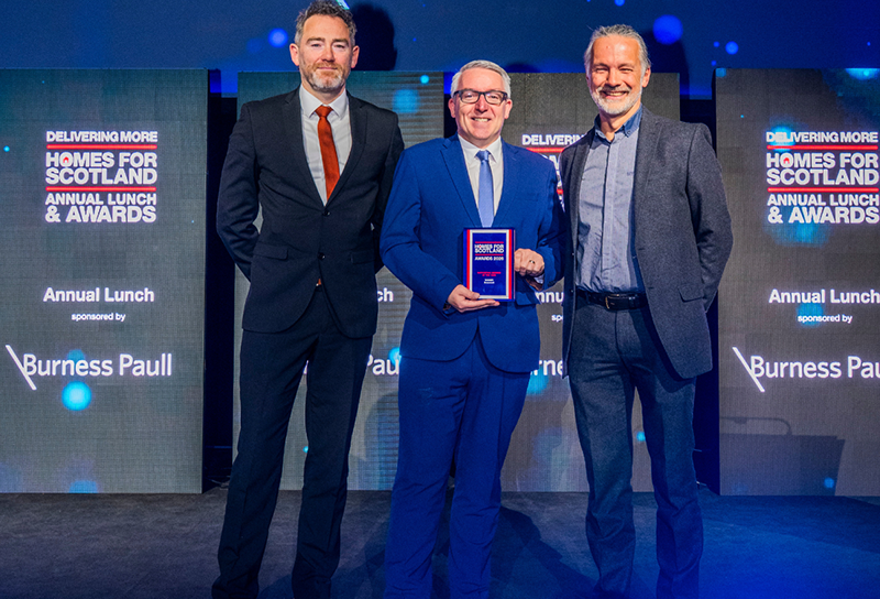 Bracewell on stage receiving award